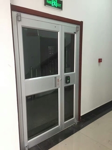 铝型材门